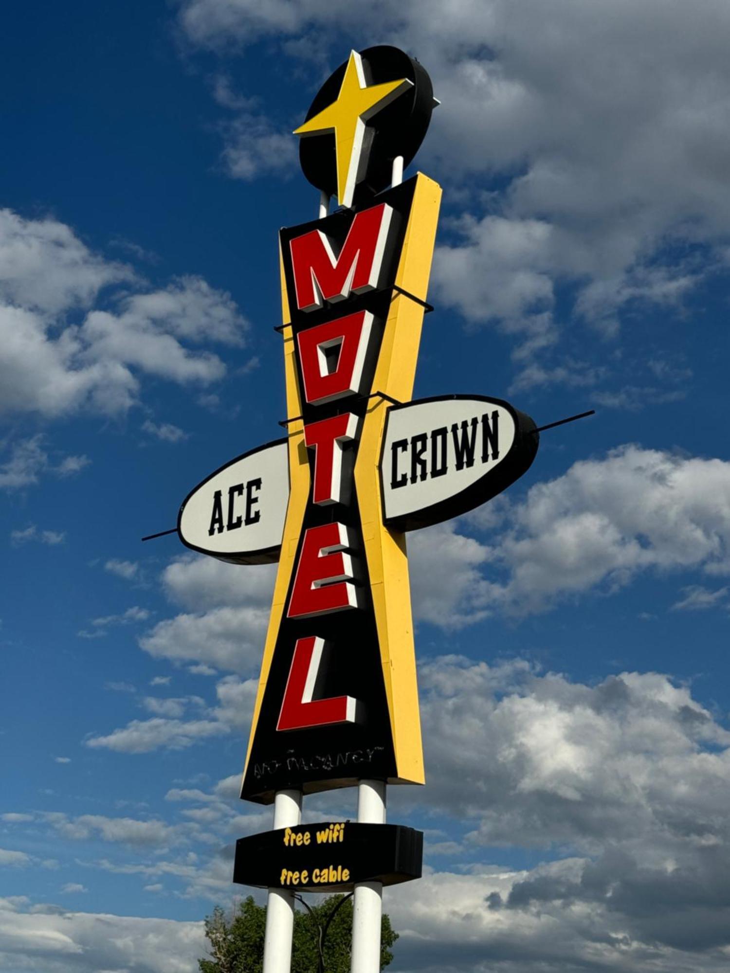 Ace Crown Motel Medicine Hat Exteriér fotografie